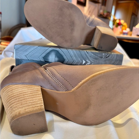 Jeffrey Campbell leather ankle booties size 8 - Picture 4 of 4